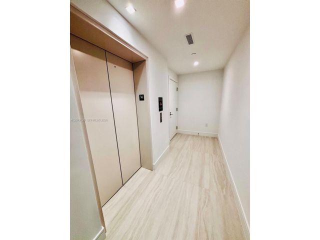 [PHOTO]