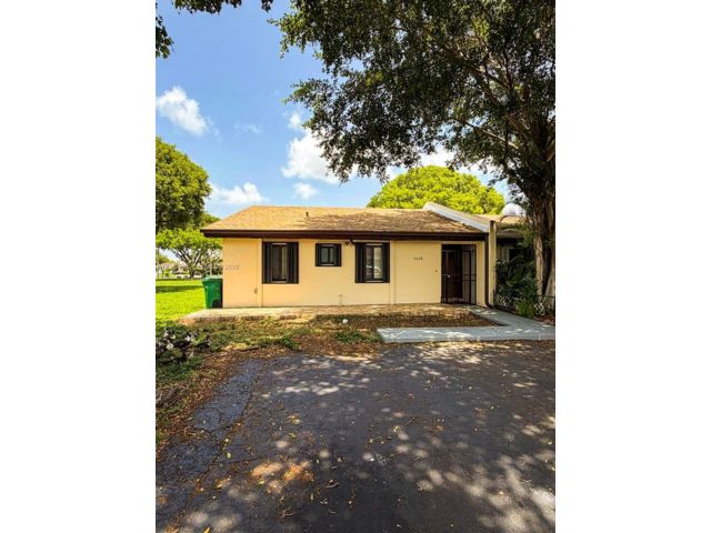  3 BR,  2.00 BTH &nbsp;Other style home in Miami