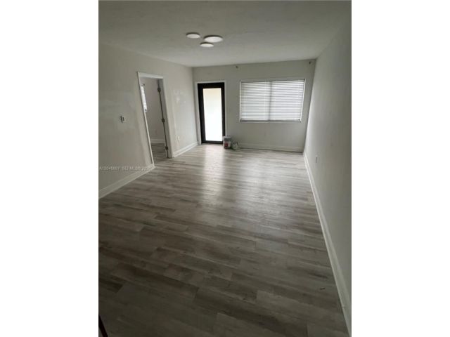 [PHOTO]