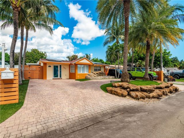  3 BR,  2.00 BTH &nbsp; style home in Hollywood