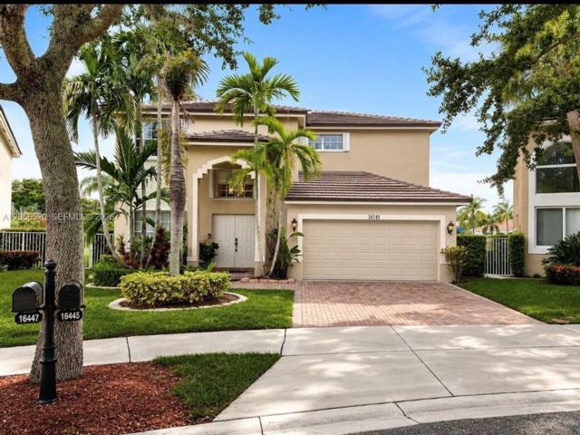  4 BR,  2.00 BTH &nbsp; style home in Weston