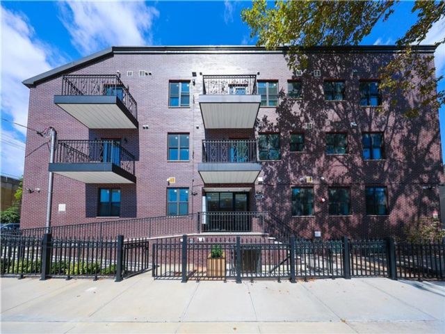  2 BR,  2.00 BTH &nbsp;Condominium style home in Dyker Heights