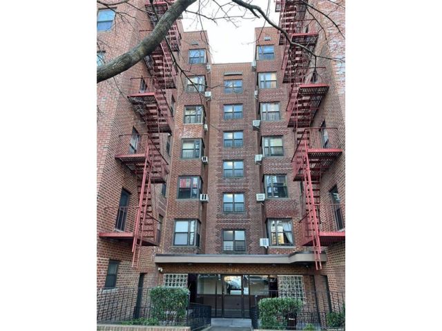 2 BR,  1.00 BTH &nbsp;Co-op style home in East Elmhurst