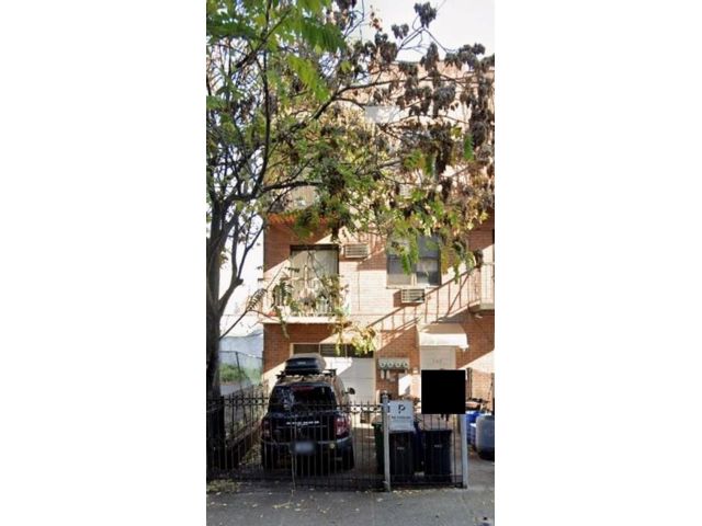  8 BR,  5.00 BTH &nbsp;Multi-family style home in Park Slope