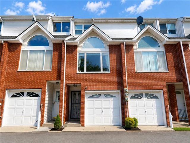  2 BR,  2.00 BTH &nbsp;Single family style home in New Dorp
