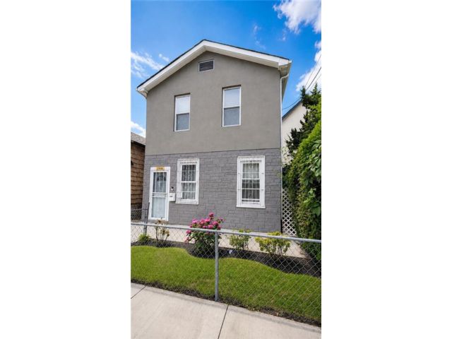  4 BR,  2.00 BTH &nbsp;Single family style home in Sheepshead Bay