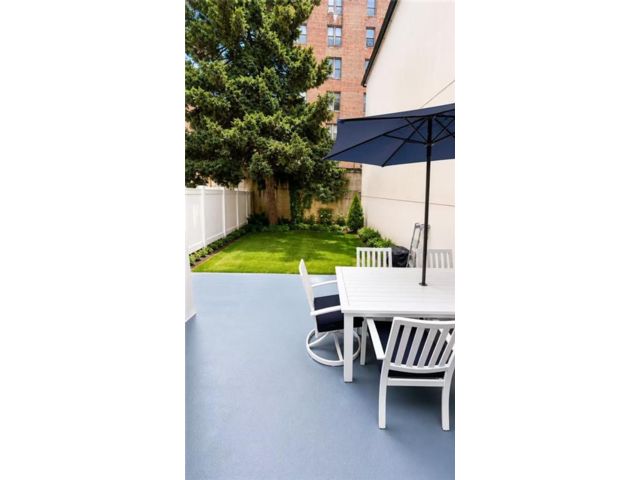 [PHOTO]