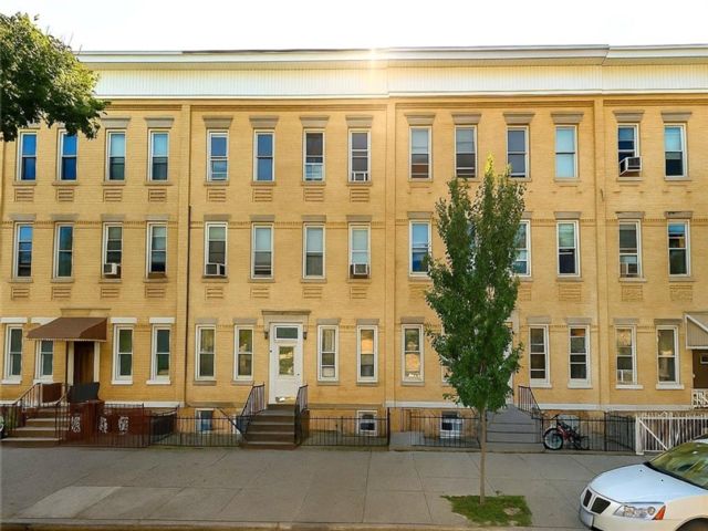  9 BR,  6.00 BTH &nbsp;Multi-family style home in Bay Ridge