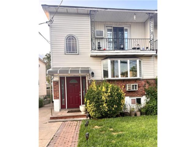 Studio,  4.00 BTH &nbsp;Multi-family style home in Rosedale