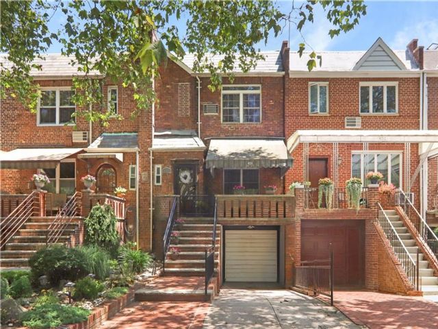  3 BR,  3.00 BTH &nbsp;Single family style home in Sheepshead Bay