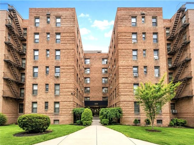  1 BR,  1.00 BTH &nbsp;Co-op style home in Sheepshead Bay