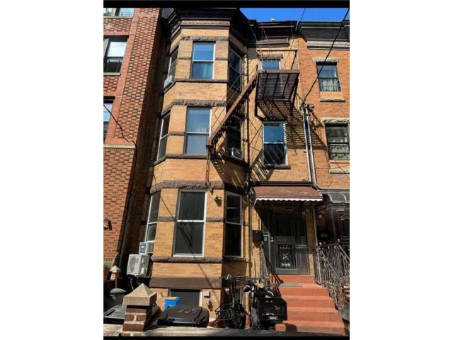 Studio,  5.00 BTH &nbsp;Multi-family style home in Sunset Park