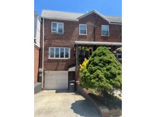  3 BR,  2.00 BTH &nbsp;Single family style home in Old Mill Basin