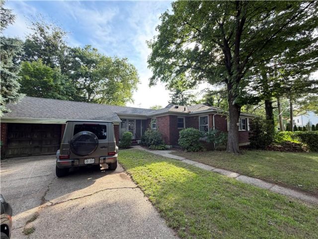  3 BR,  2.00 BTH &nbsp;Single family style home in Concord