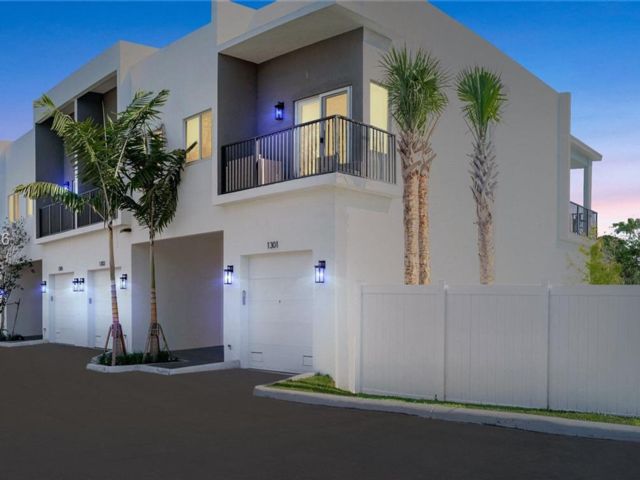  3 BR,  2.50 BTH &nbsp;Townhouse style home in Pompano Beach