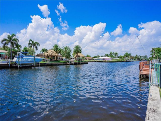  2 BR,  2.00 BTH &nbsp;Condo style home in Pompano Beach