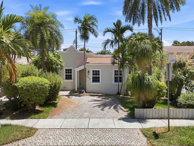  3 BR,  2.00 BTH &nbsp; style home in Hollywood