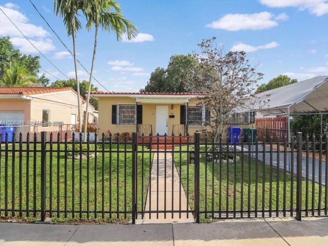  4 BR,  2.00 BTH &nbsp; style home in Miami