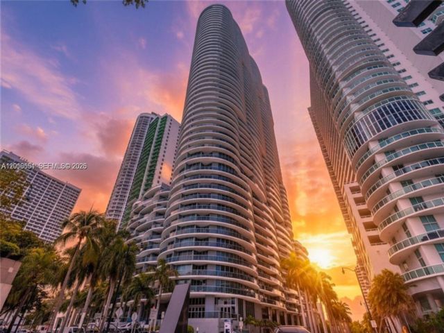  2 BR,  2.50 BTH &nbsp; style home in Miami