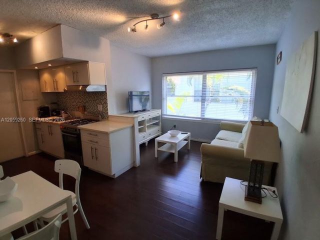  1 BR,  1.00 BTH &nbsp; style home in Carl Fisher