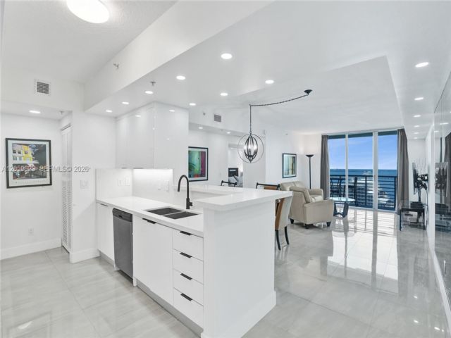  2 BR,  2.00 BTH &nbsp; style home in Miami