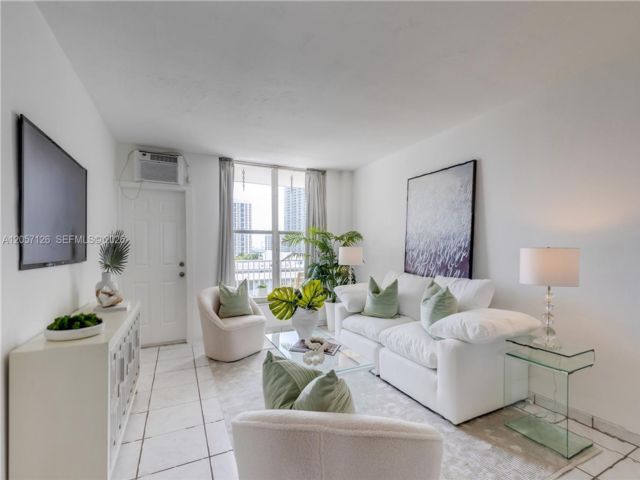  1 BR,  1.00 BTH &nbsp; style home in Carl Fisher