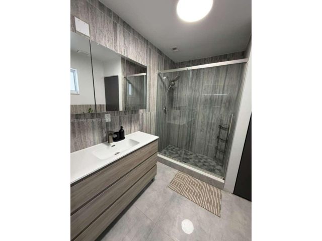 [PHOTO]
