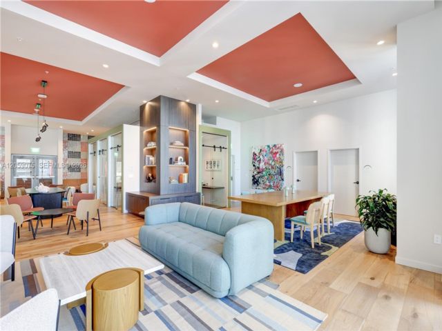 [PHOTO]