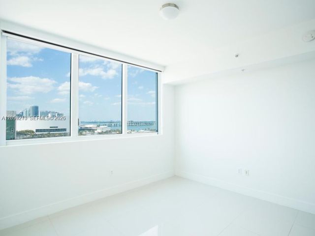 [PHOTO]