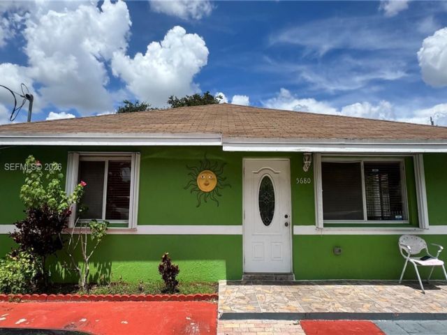  3 BR,  2.00 BTH &nbsp;Other style home in Miami