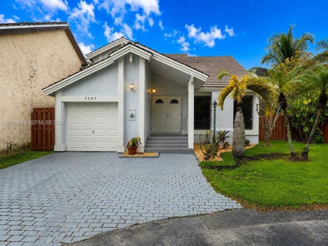  3 BR,  2.50 BTH &nbsp;Other style home in Miami