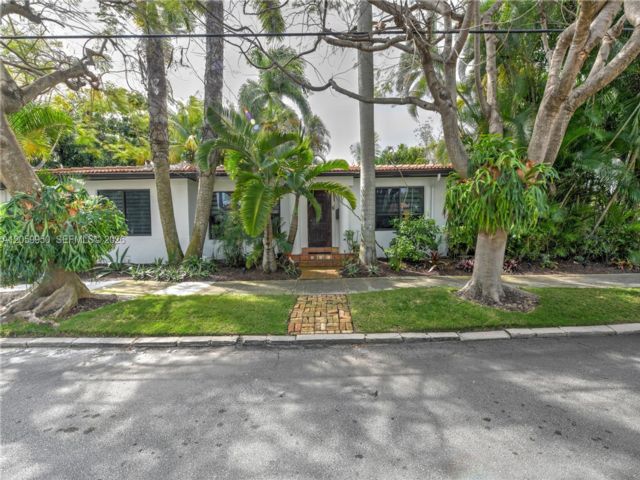  3 BR,  2.00 BTH &nbsp; style home in Hollywood