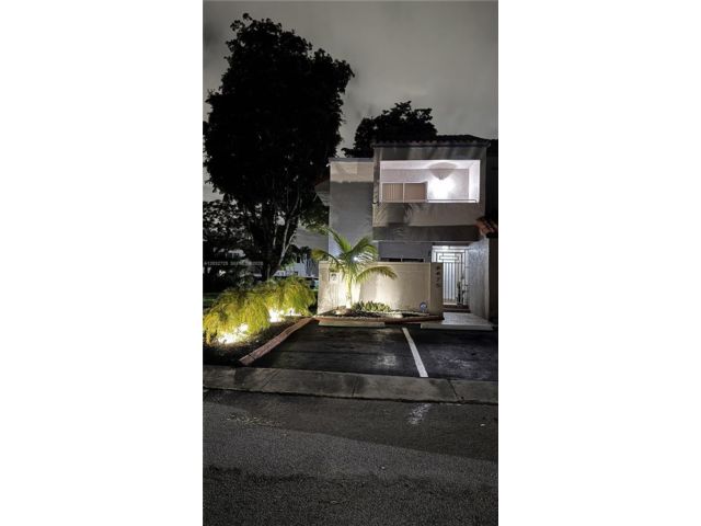 [PHOTO]