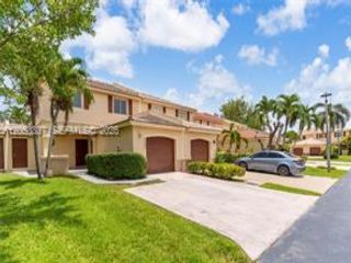  3 BR,  2.50 BTH &nbsp;Townhouse style home in Miami
