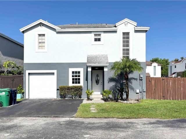  3 BR,  2.50 BTH &nbsp;Traditional style home in Miami