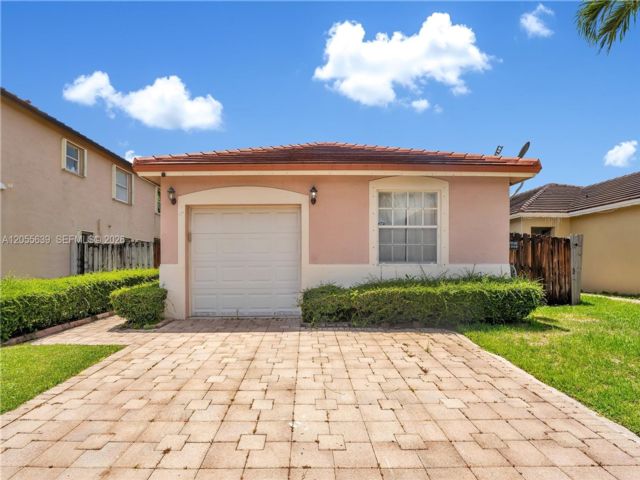 3 BR,  2.00 BTH &nbsp;Traditional style home in Miami