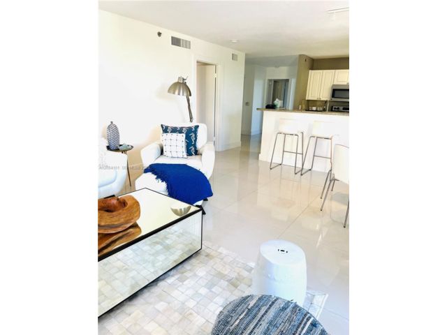  3 BR,  2.00 BTH &nbsp; style home in Aventura