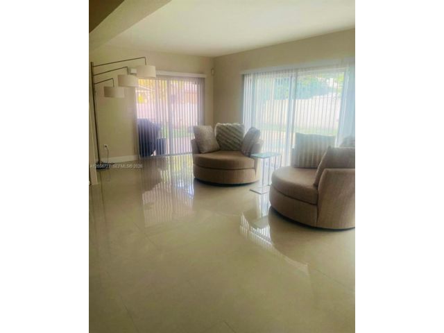 [PHOTO]