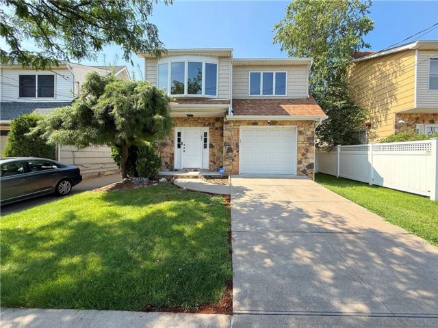  4 BR,  2.00 BTH &nbsp;Single family style home in Princess Bay