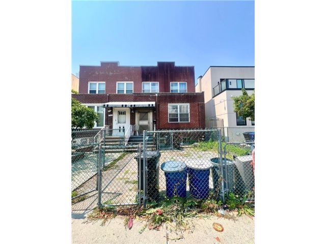 Studio,  3.00 BTH &nbsp;Multi-family style home in Bensonhurst