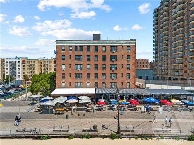  1 BR,  1.00 BTH &nbsp;Co-op style home in Brighton Beach