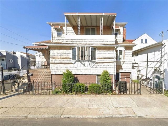 Studio,  0.00 BTH &nbsp;Multi-family style home in Gerritsen Beach