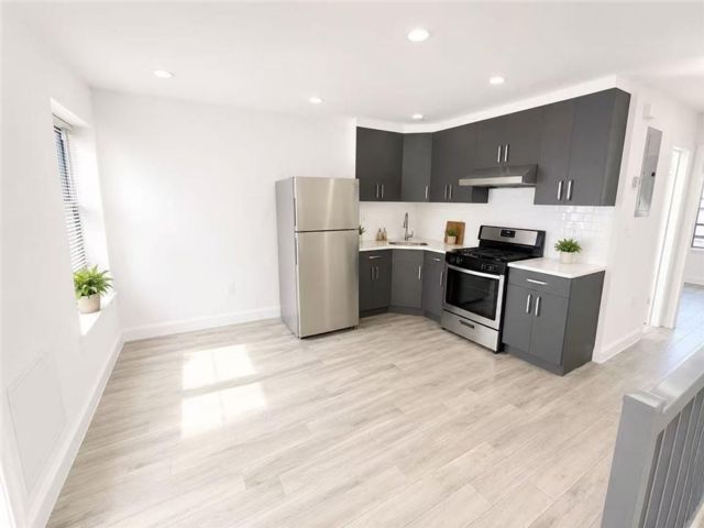  2 BR,  1.00 BTH &nbsp;Multi-family style home in Bay Ridge