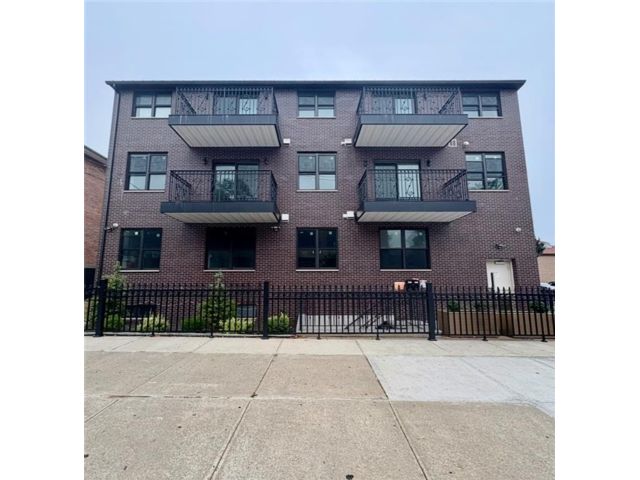  2 BR,  2.00 BTH &nbsp;Condominium style home in Dyker Heights