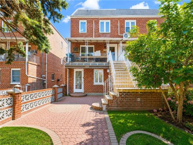  5 BR,  3.00 BTH &nbsp;Multi-family style home in Old Mill Basin