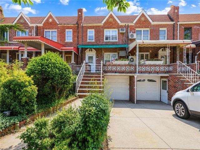  3 BR,  3.00 BTH &nbsp;Single family style home in Sheepshead Bay