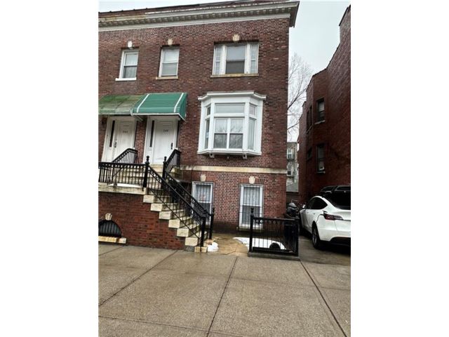  6 BR,  0.00 BTH &nbsp;Multi-family style home in Bay Ridge