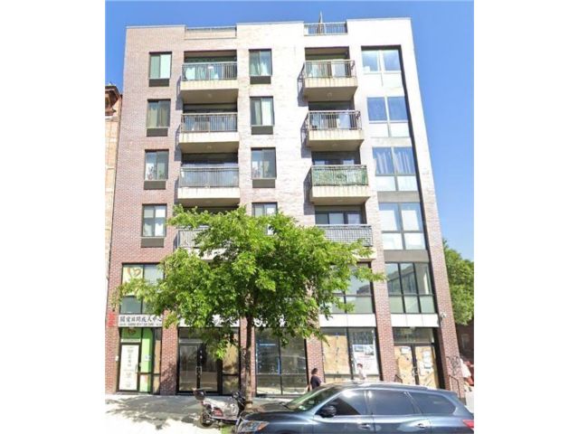  2 BR,  1.00 BTH &nbsp;Condominium style home in Sunset Park