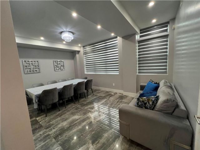  3 BR,  3.00 BTH &nbsp;Condominium style home in Boro-park