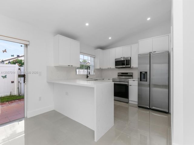 [PHOTO]